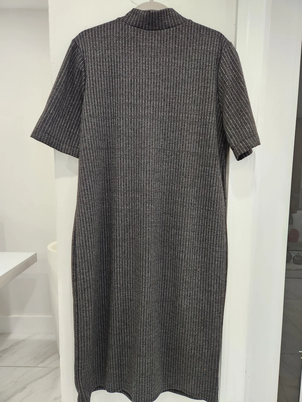 Zara Charcoal Rib-Knit Midi Dress with Front Pockets - Picture 6 of 9